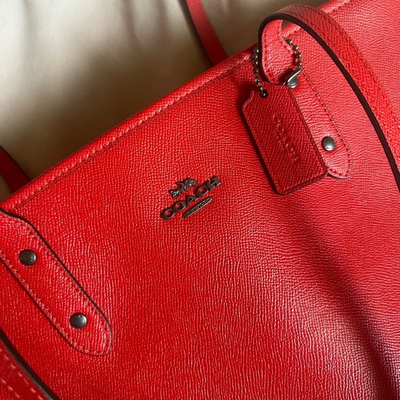 Coach City Zip Tote Women's Handbag - True Red NEVER USED Style No. F58846 - Picture 9 of 11